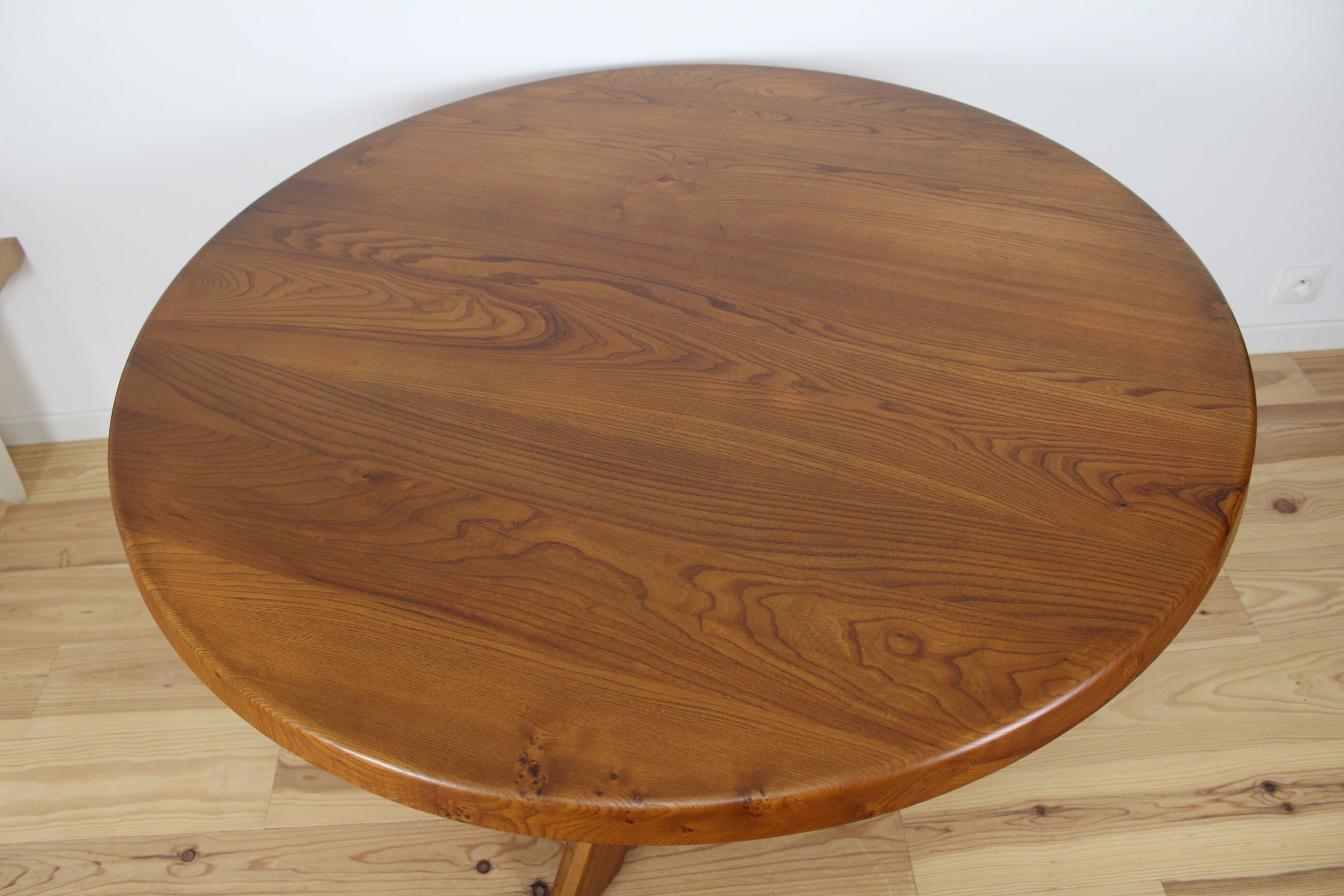 Table T21 in 128cm by Pierre Chapo, 4 feet