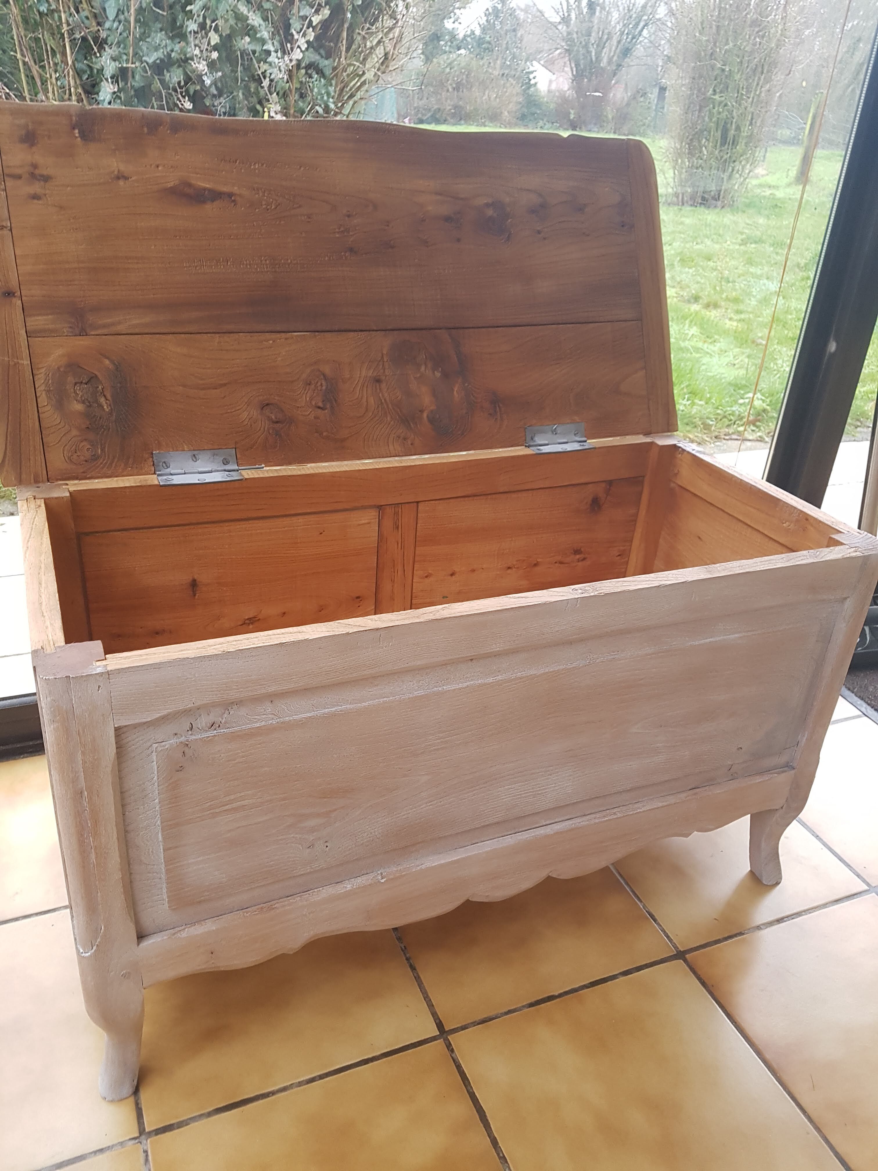 Raw wood/white chest