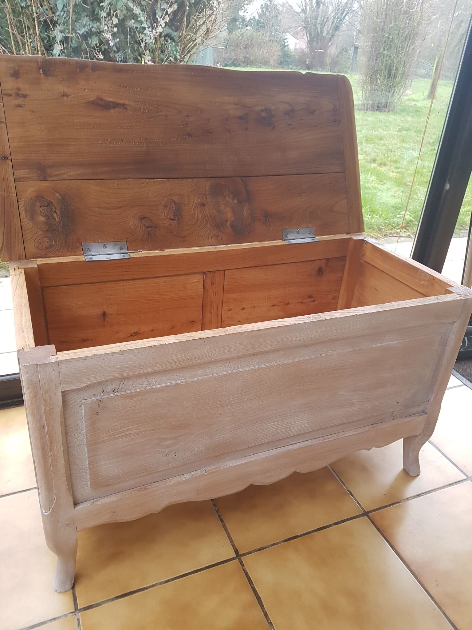 Raw wood/white chest