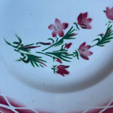Flat plates Aude Sarreguemines with a rose flower design.
