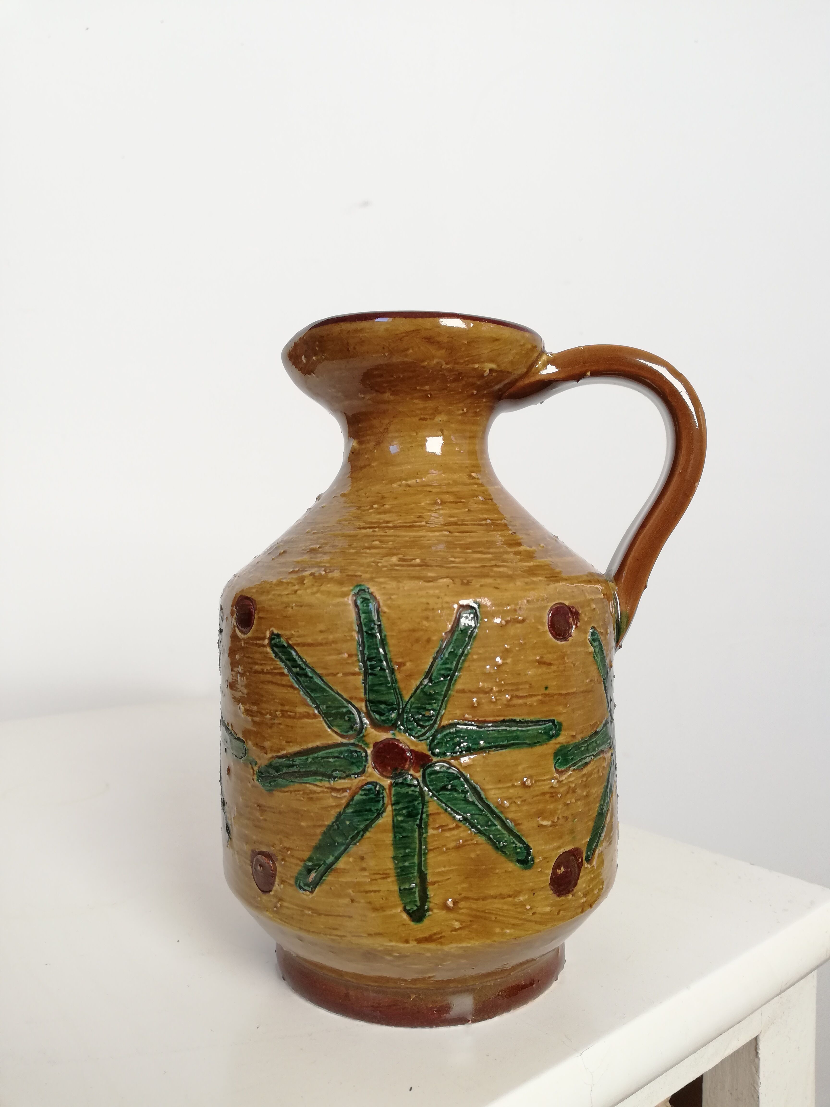 Ceramic vase, mustard