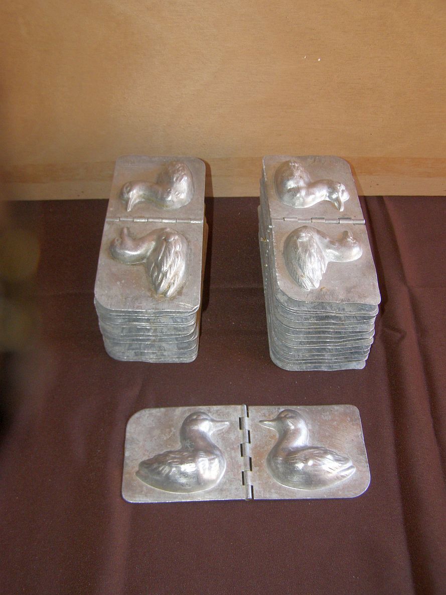 Set of 32 aluminum duck shaped pastry molds
