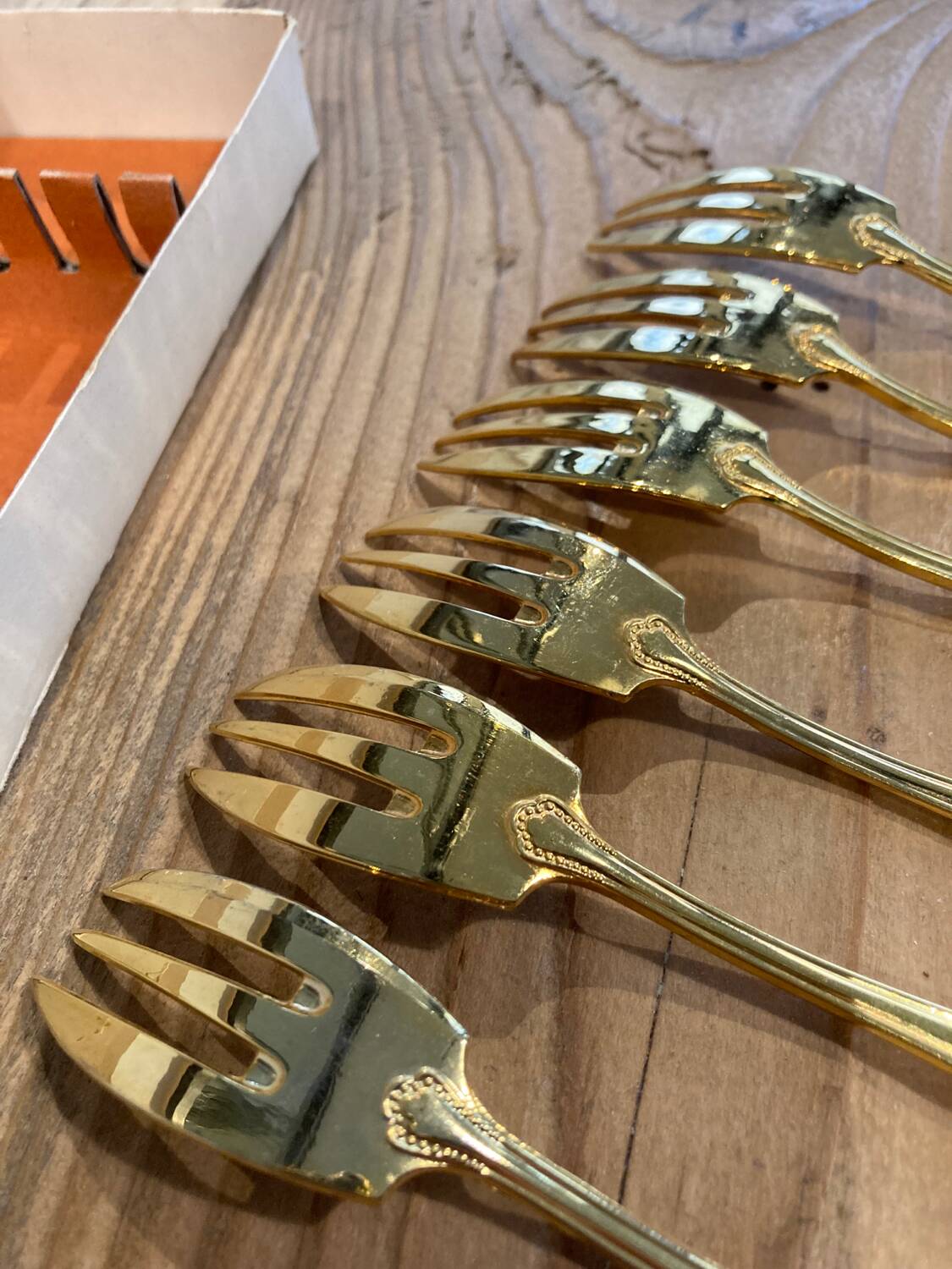 Set of 6 golden dessert forks