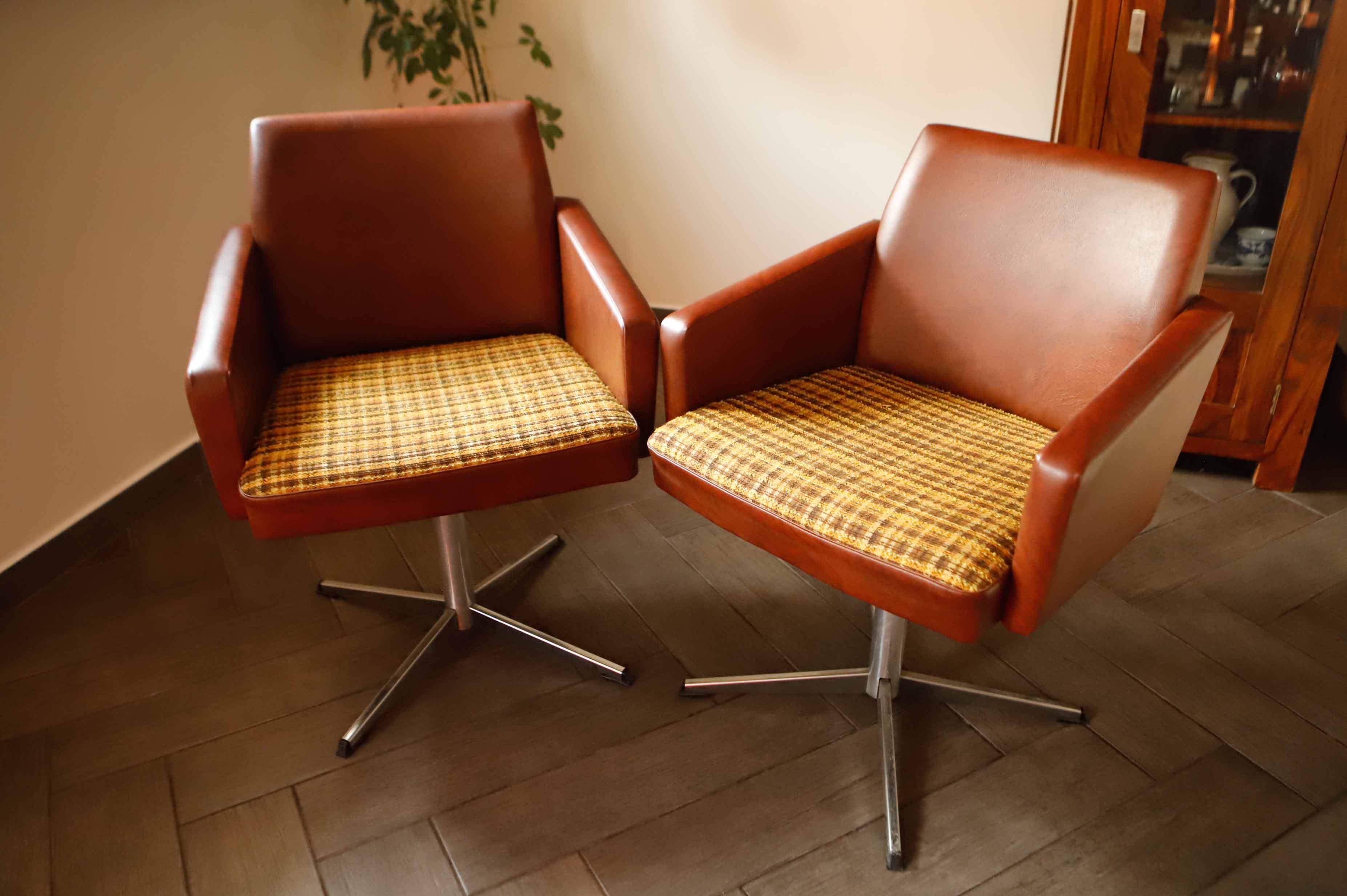 Set of 2 DDR Vintage Swivel Armchairs (1970s)
