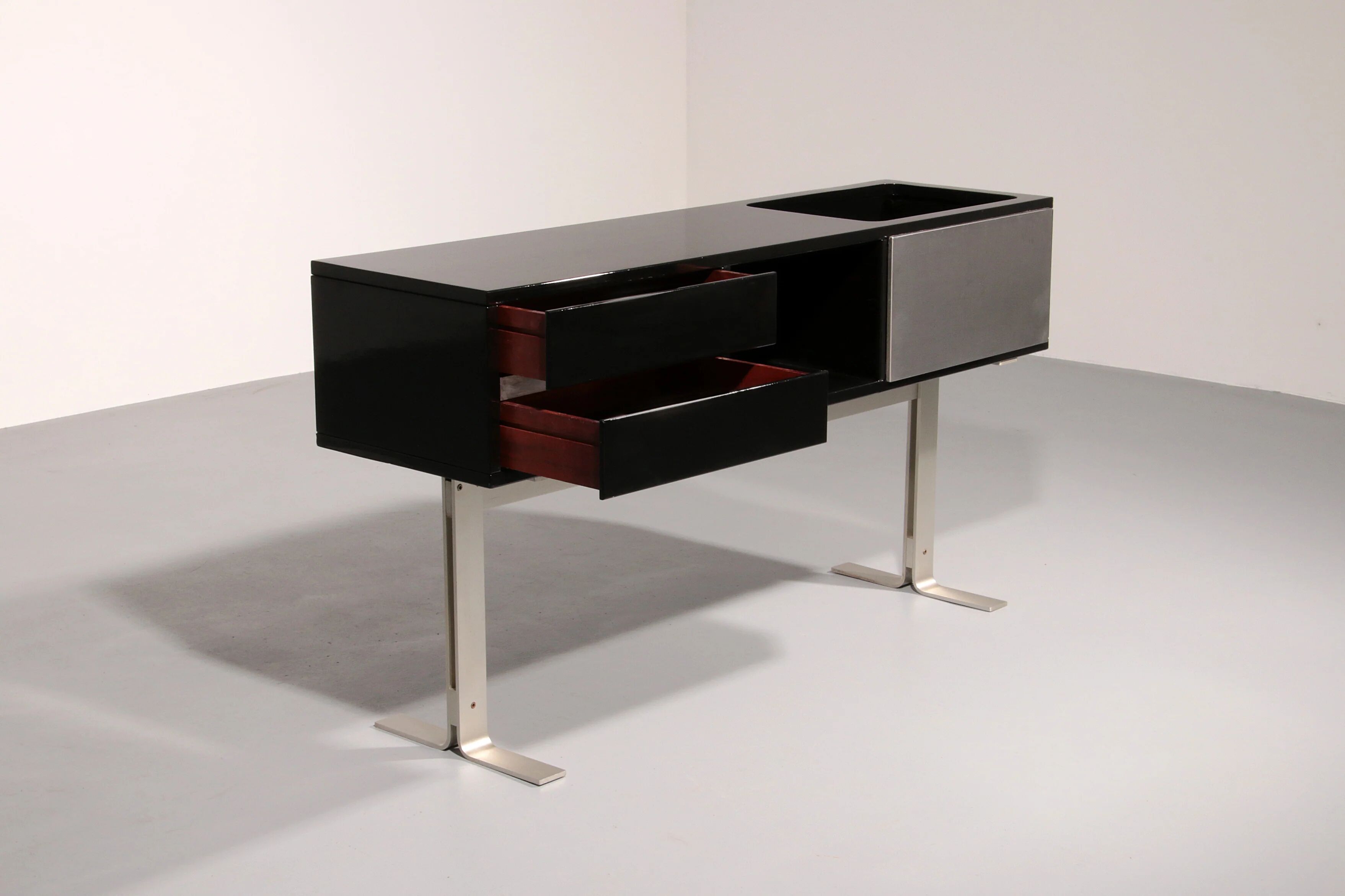 Stunning Willy Rizzo bar / sideboard in black & stainless steel, Italy 1969