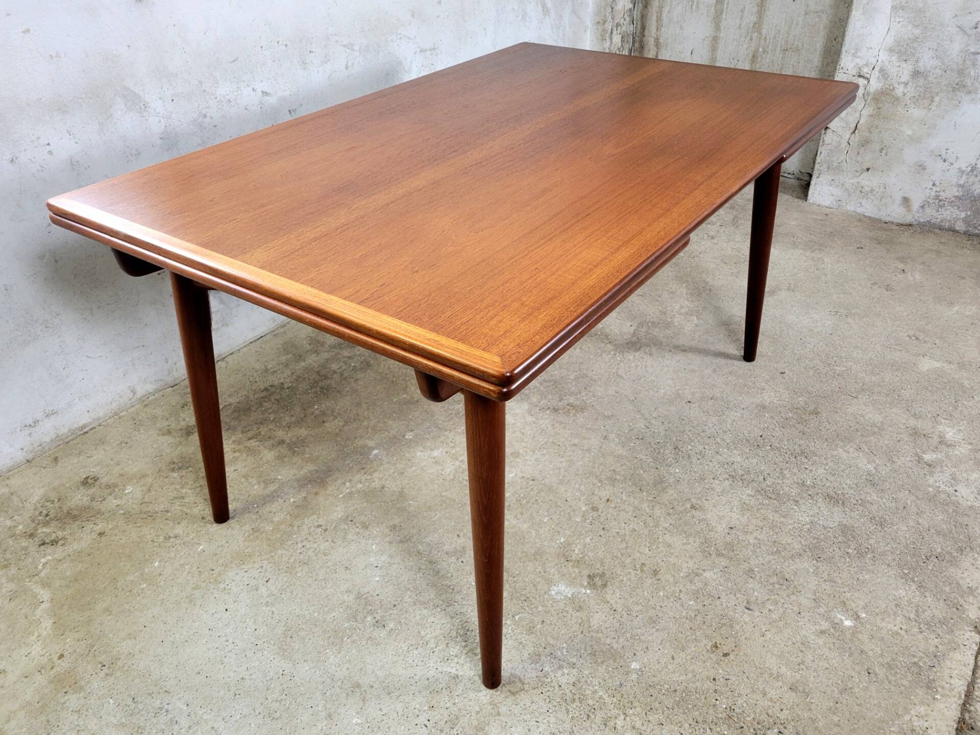 Vintage AT 312 dining table by Hans J. Wegner for Andreas Tuck