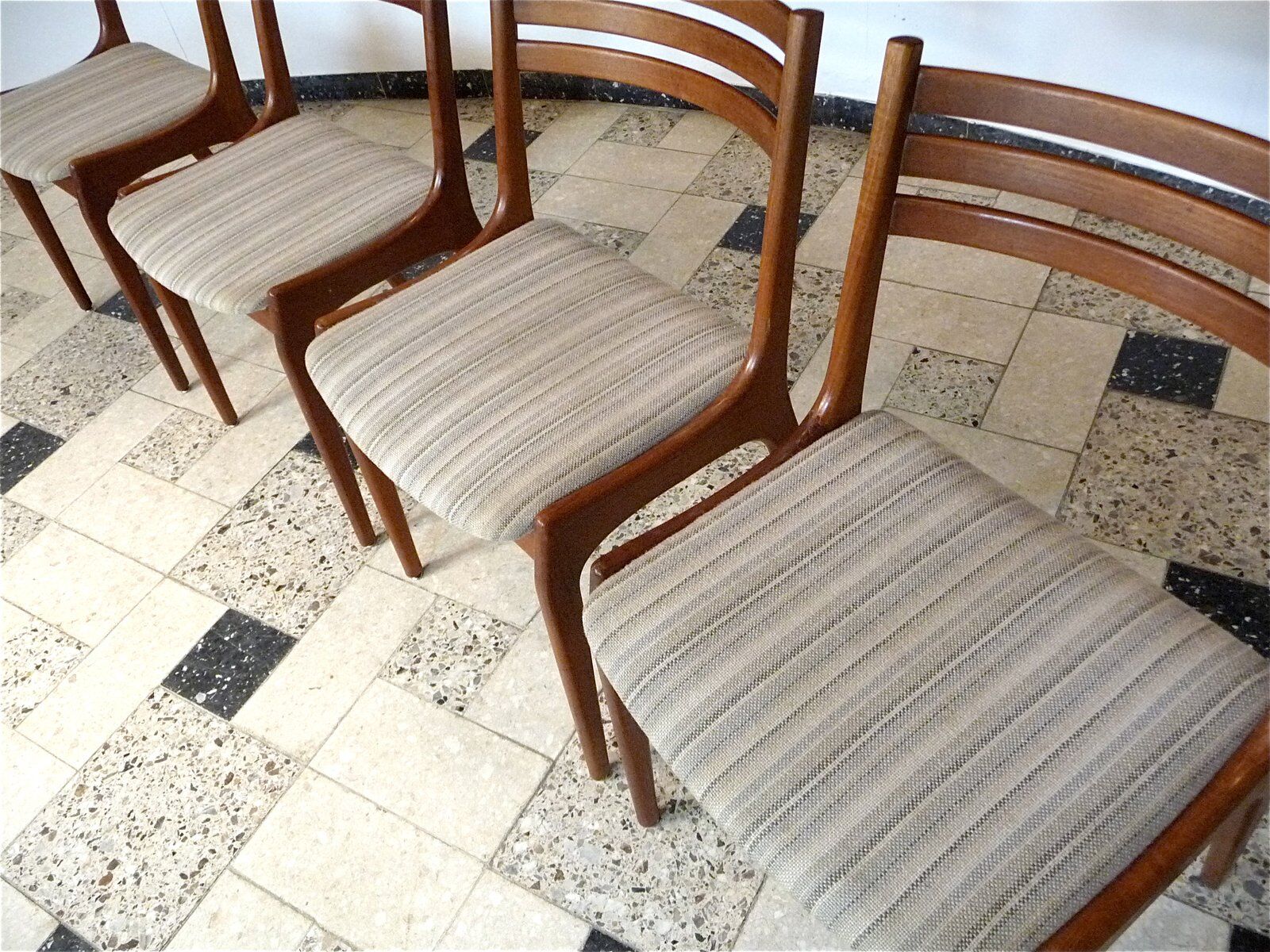 Ensemble de 4 chaises de salle à manger en teck scandinaves modernes, Danemark années 1960.
