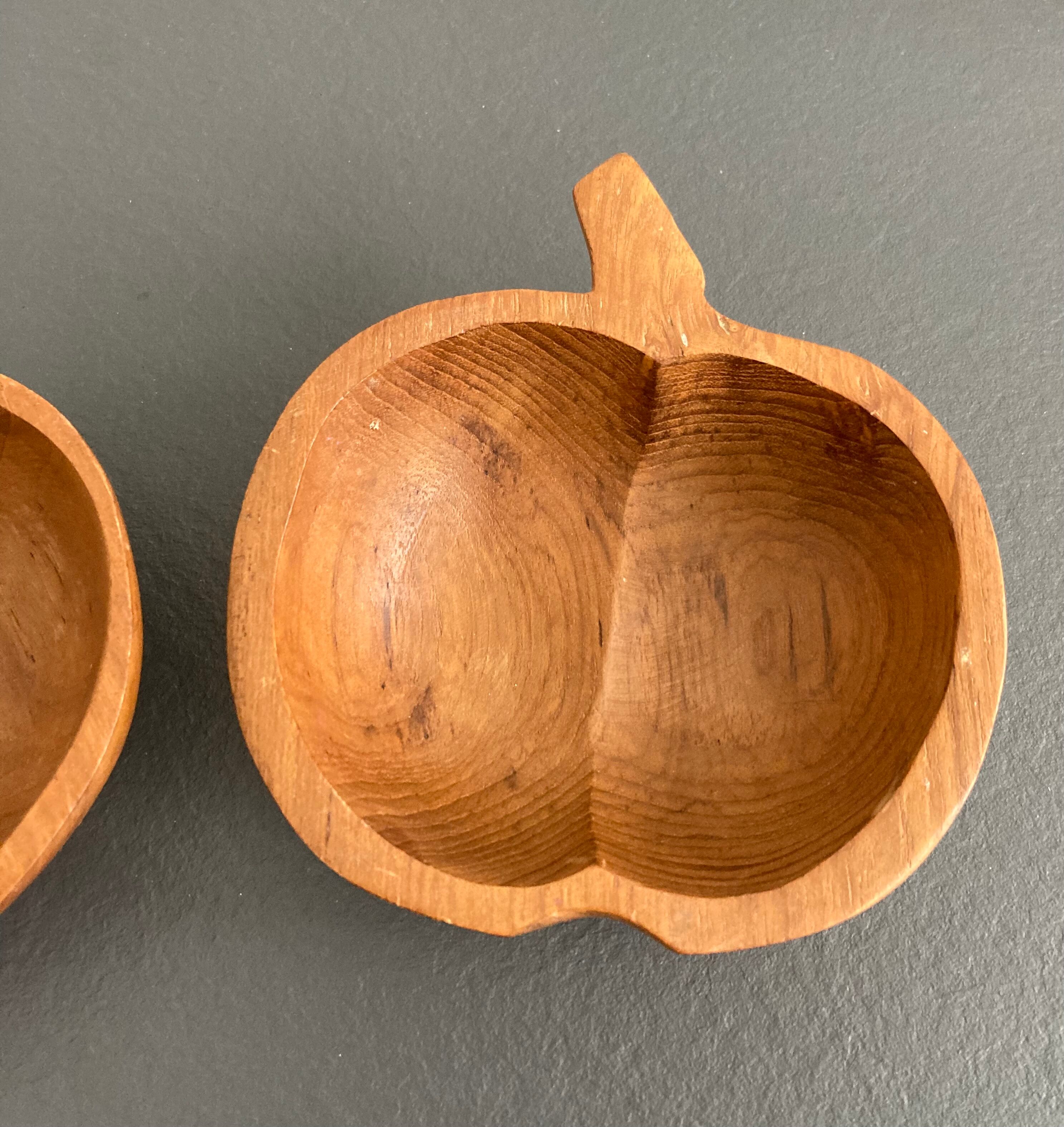 Pair of cups teak apples