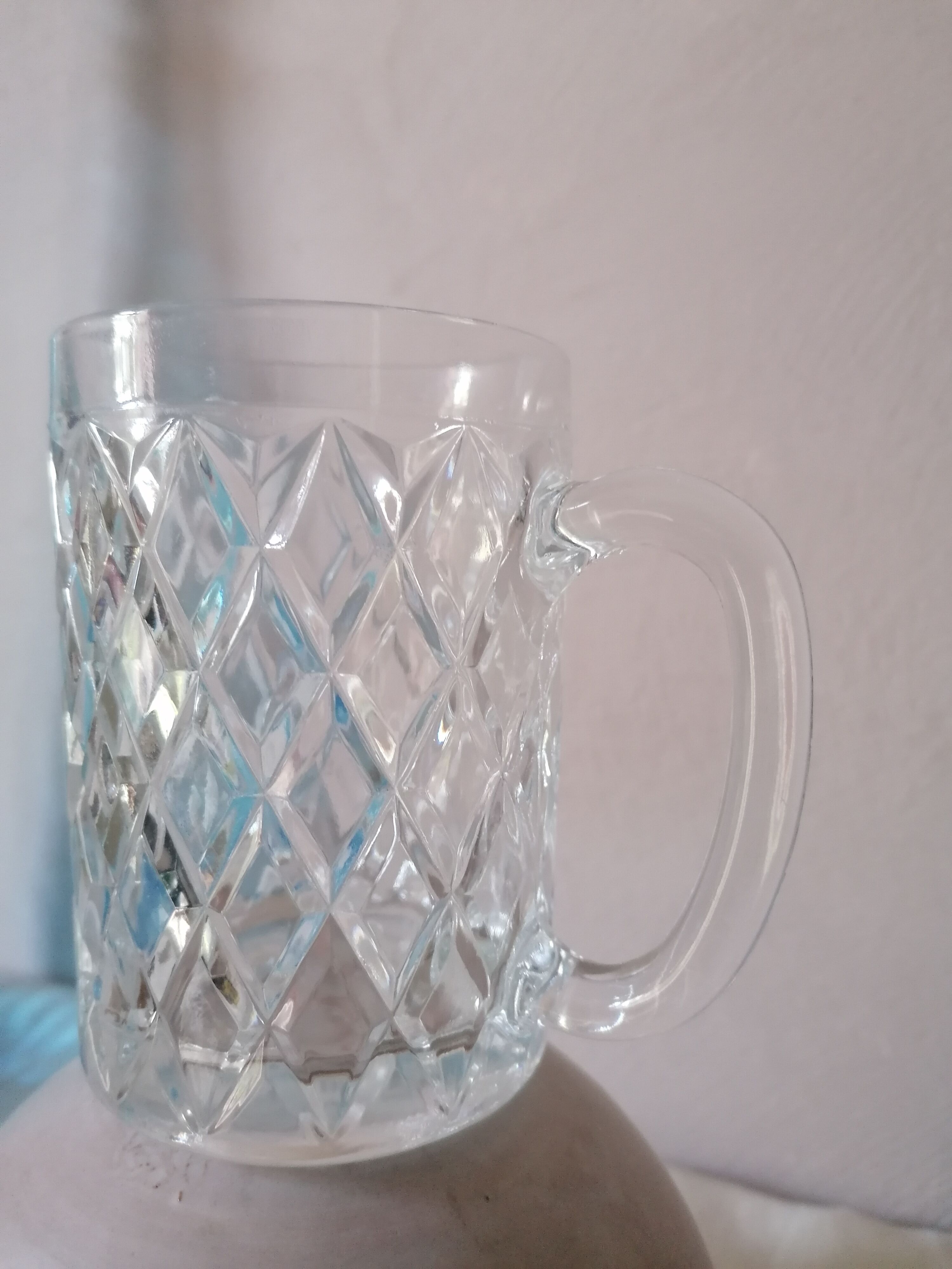 3 diamond-patterned glass mugs
