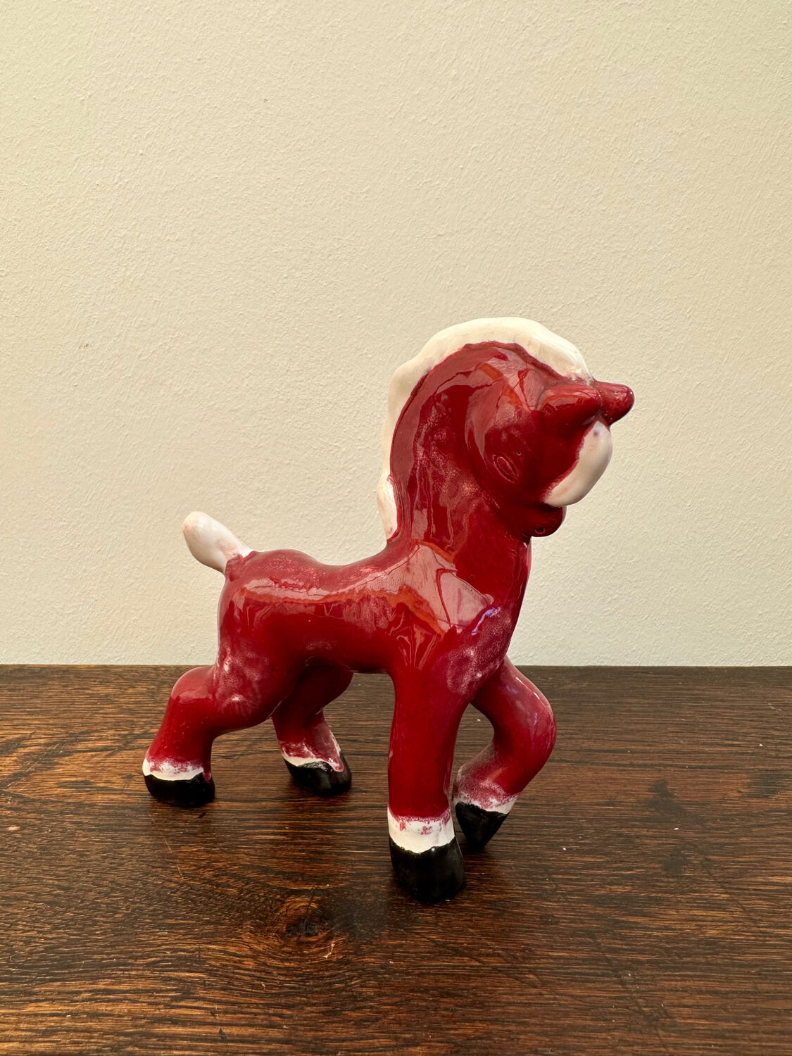 Small retro red horse from the 40s made in England/ceramic