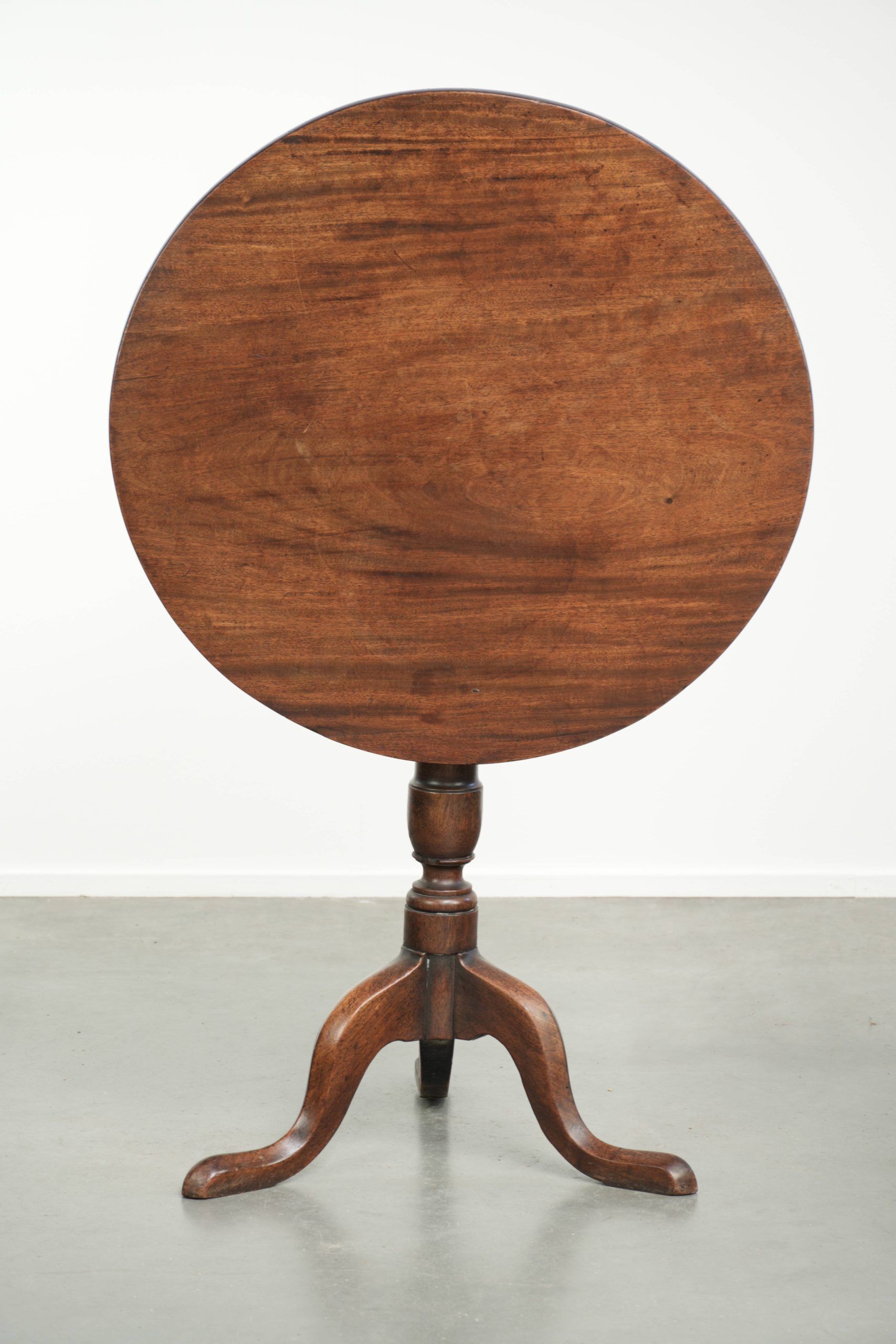 Table d'appoint / table d'angle inclinable anglaise du XVIIIe siècle
