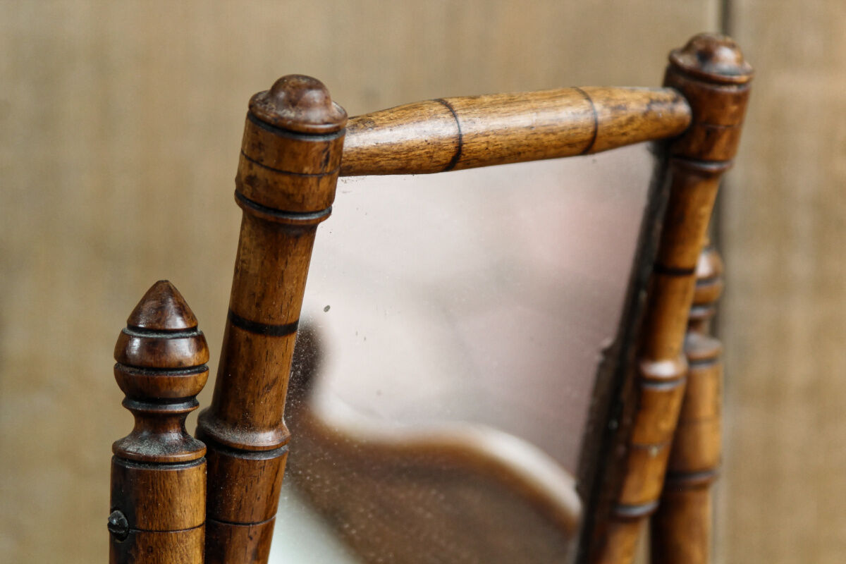 Miniature toilet cabinet for children