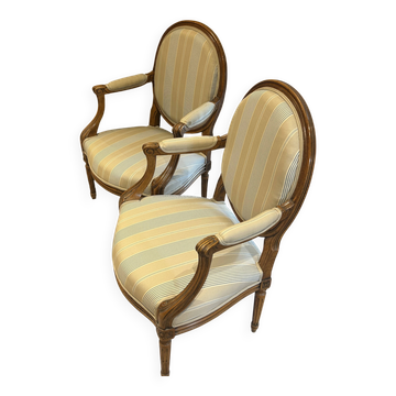 Pair of medallion armchairs in Louis XVI style - carved wood