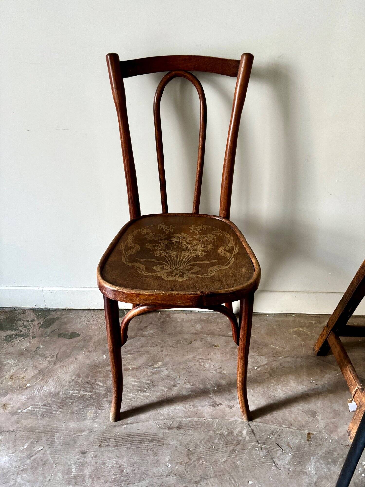 Bistro chair in curved beech and embossed seat