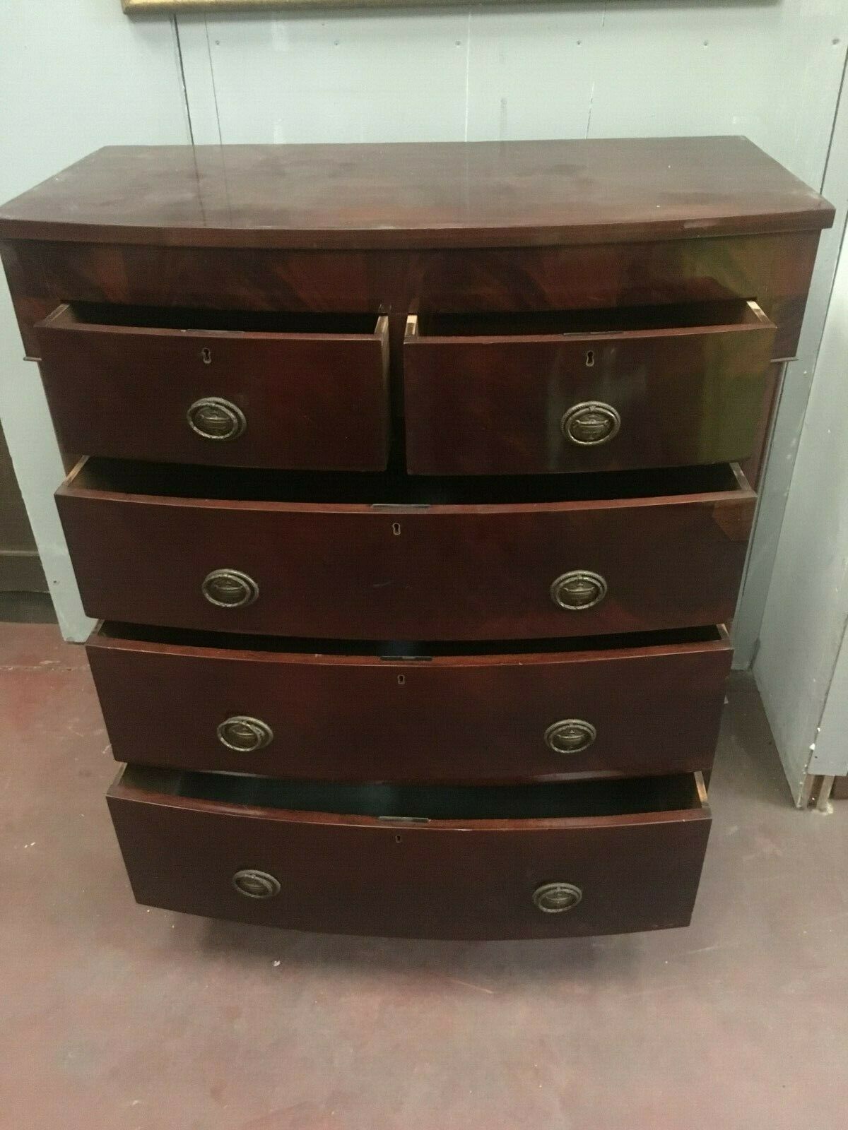 Victorian mahogany veneer chest of drawers with four rows of drawers
