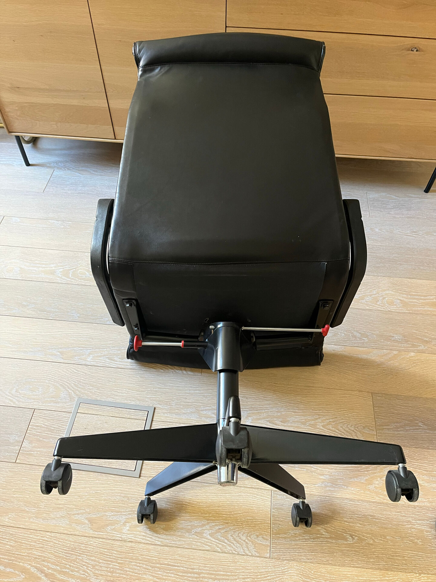 Knoll black leather armchair Richard Sapper 1980