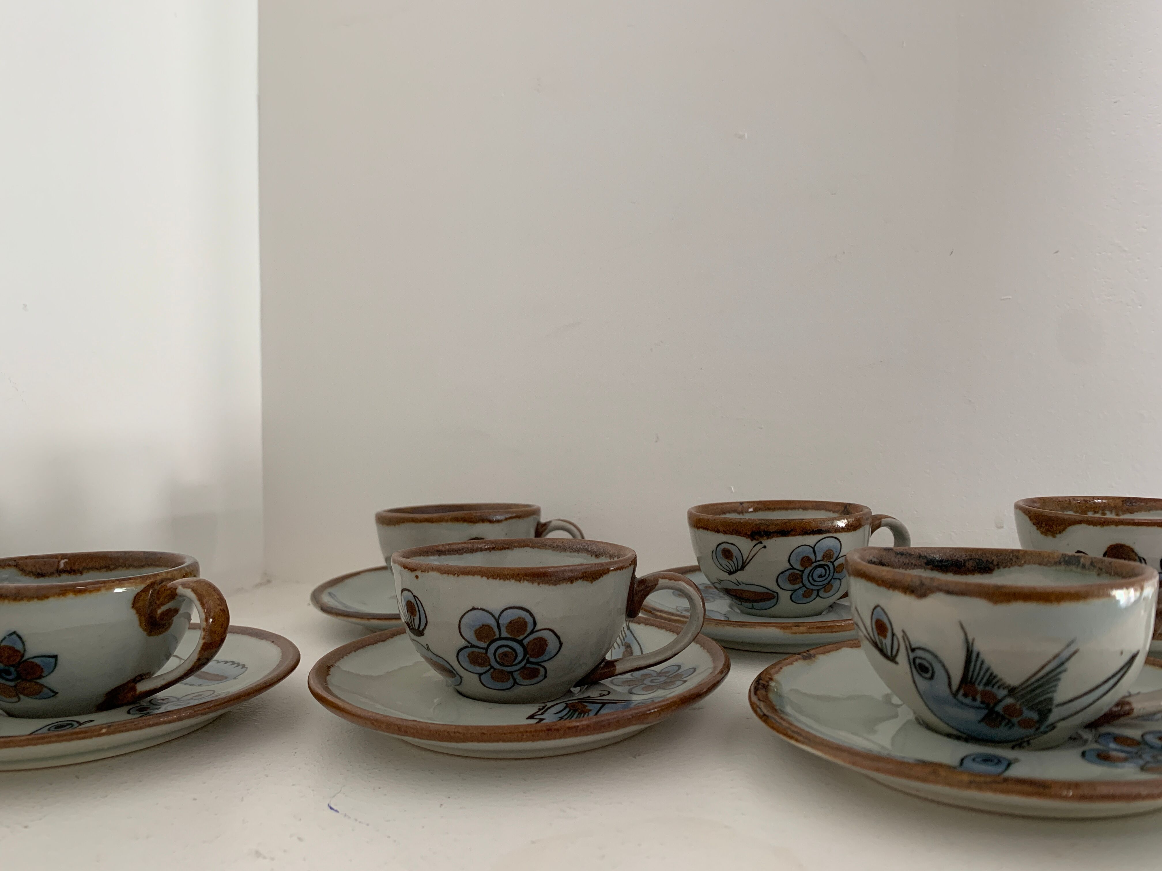 6 ceramic cups Ken Edwards, Tonala, Mexico, with sub cups and sugar