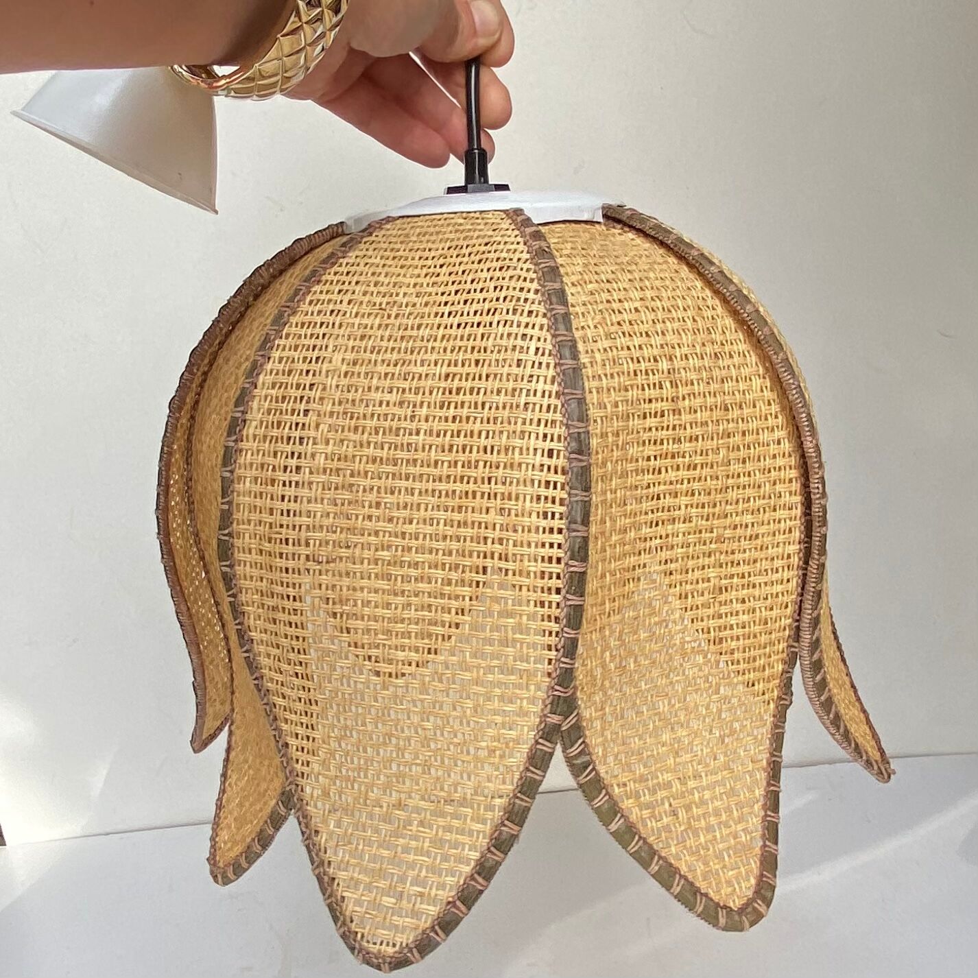 Vintage rattan flower pendant lamp