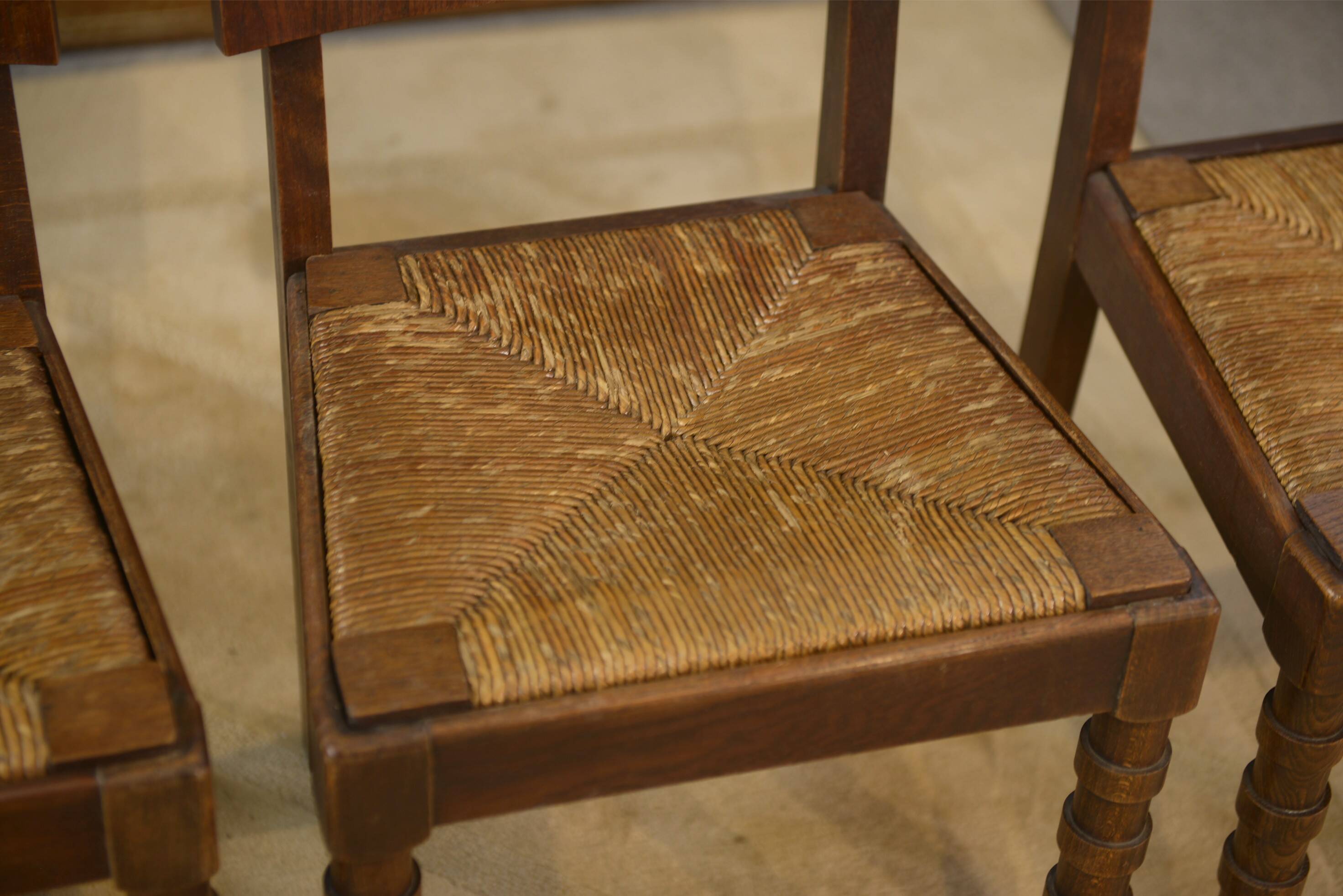 Ensemble de 6 chaises Charles Dudouyt en chêne 1950’s