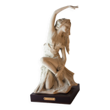 Original sculpture. Figura femenina de porcelana. Contemporary sculpture