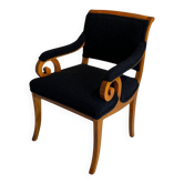 Fauteuil Biedermeier, en hêtre massif, bouclée noire, sud de l'Allemagne vers 1830