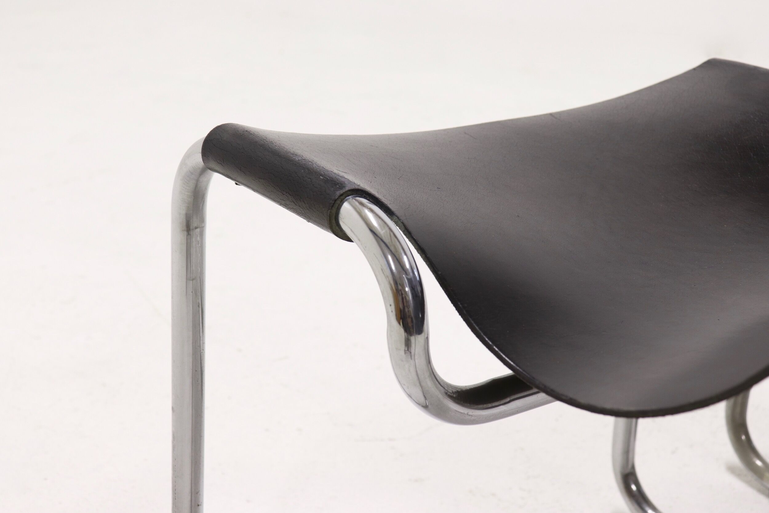 Set of 2 tubular chairs