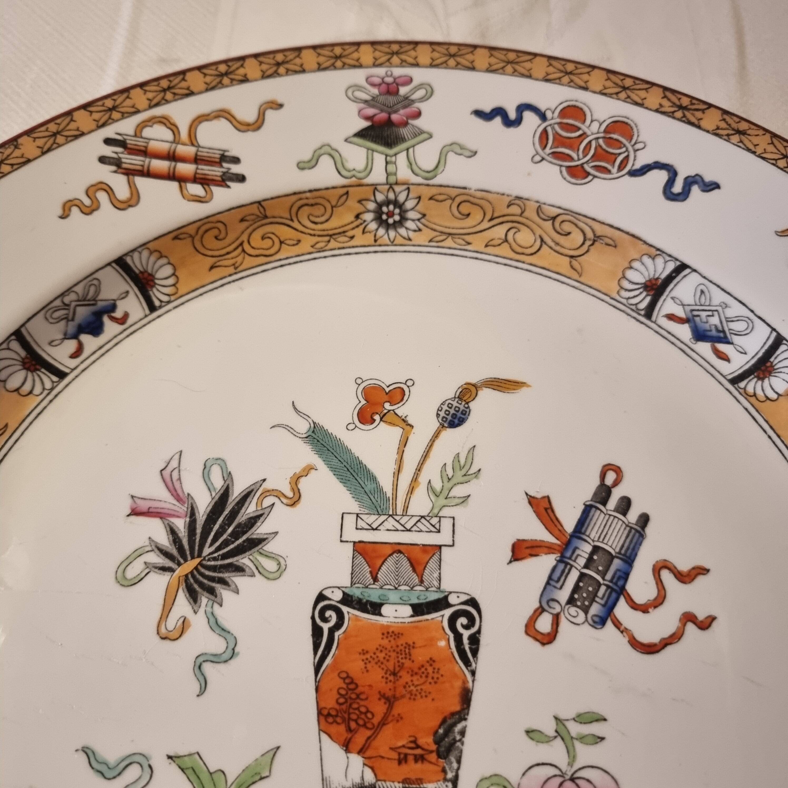 Large antique Maastricht porcelain plate, Japanese style, motif