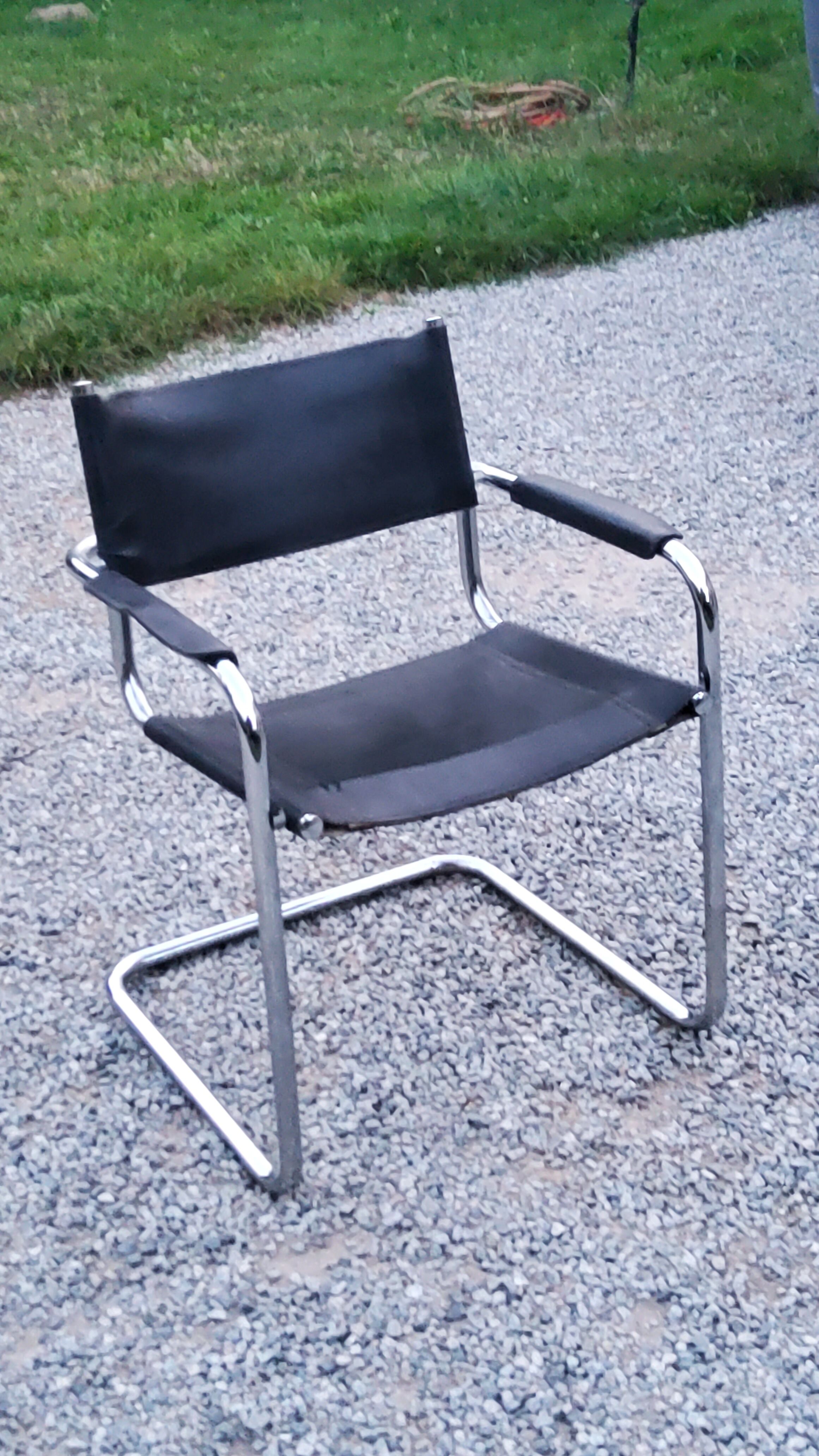 Fauteuil style MG5 tubes chromés assise et dossier cuir noir