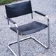 Fauteuil style MG5 tubes chromés assise et dossier cuir noir