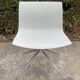 Chaise pivotante Catifa édition Arper par Lievore Alther