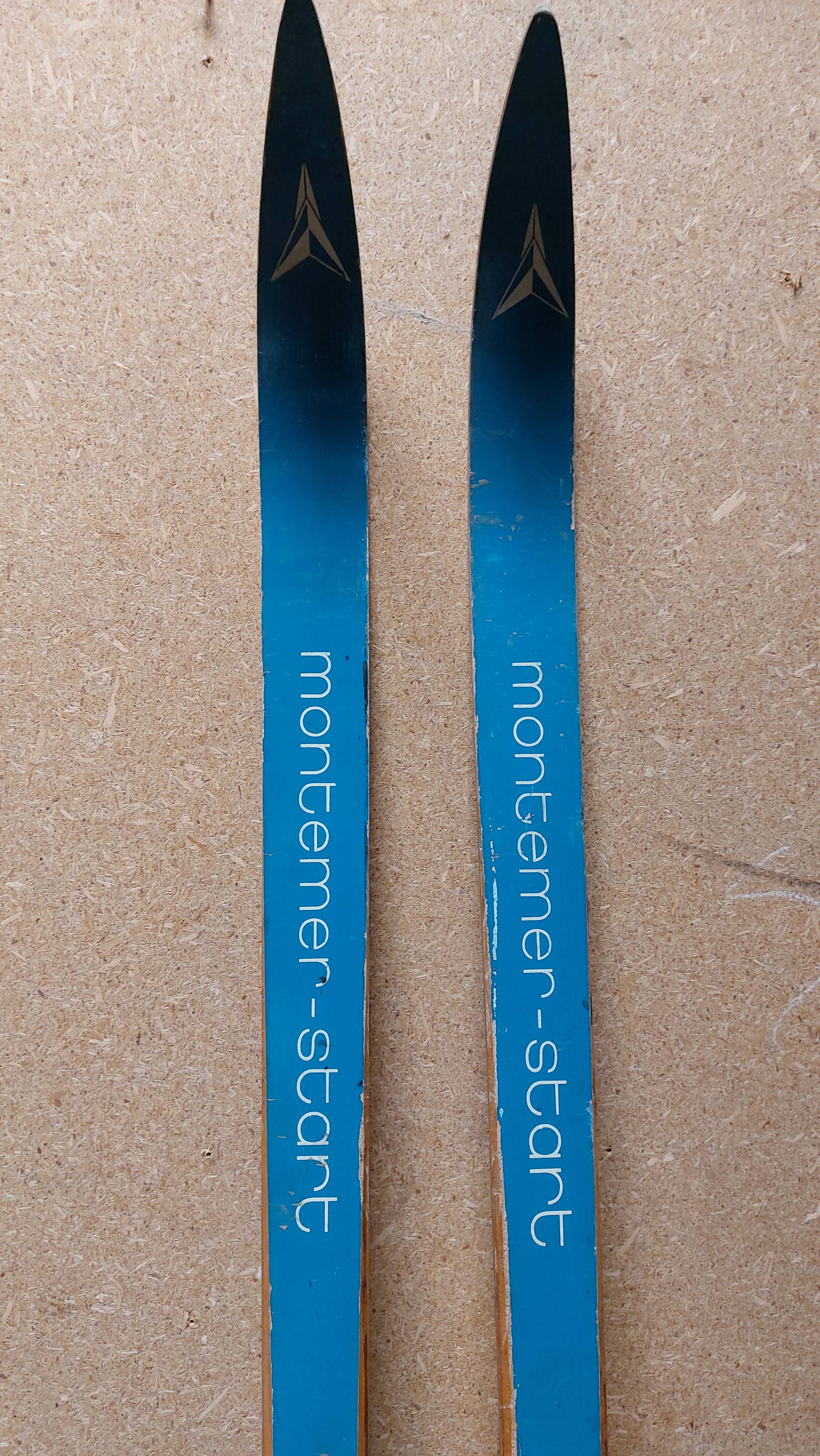 Pair of vintage wooden skis 206 cm color Blue