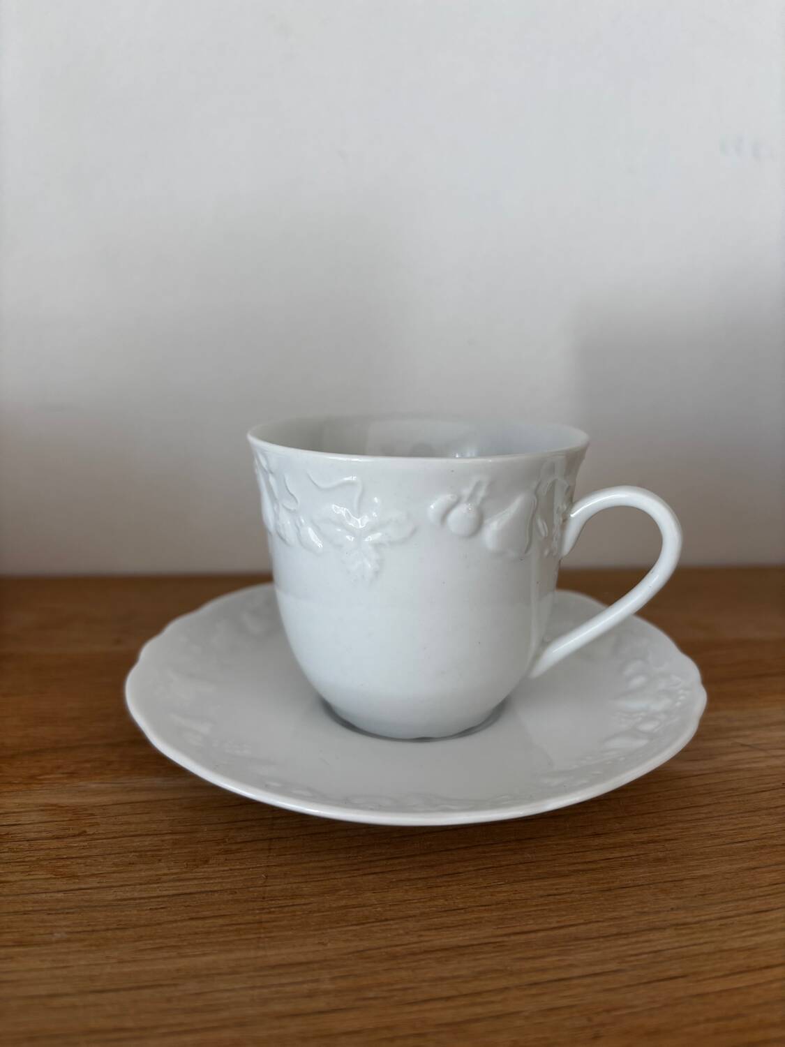 5 cups, 4 saucers and a creamer in Philippe Deshoulières porcelain