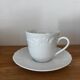 5 tasses 4 soucoupes et un crémier en porcelaine Philippe Deshoulières