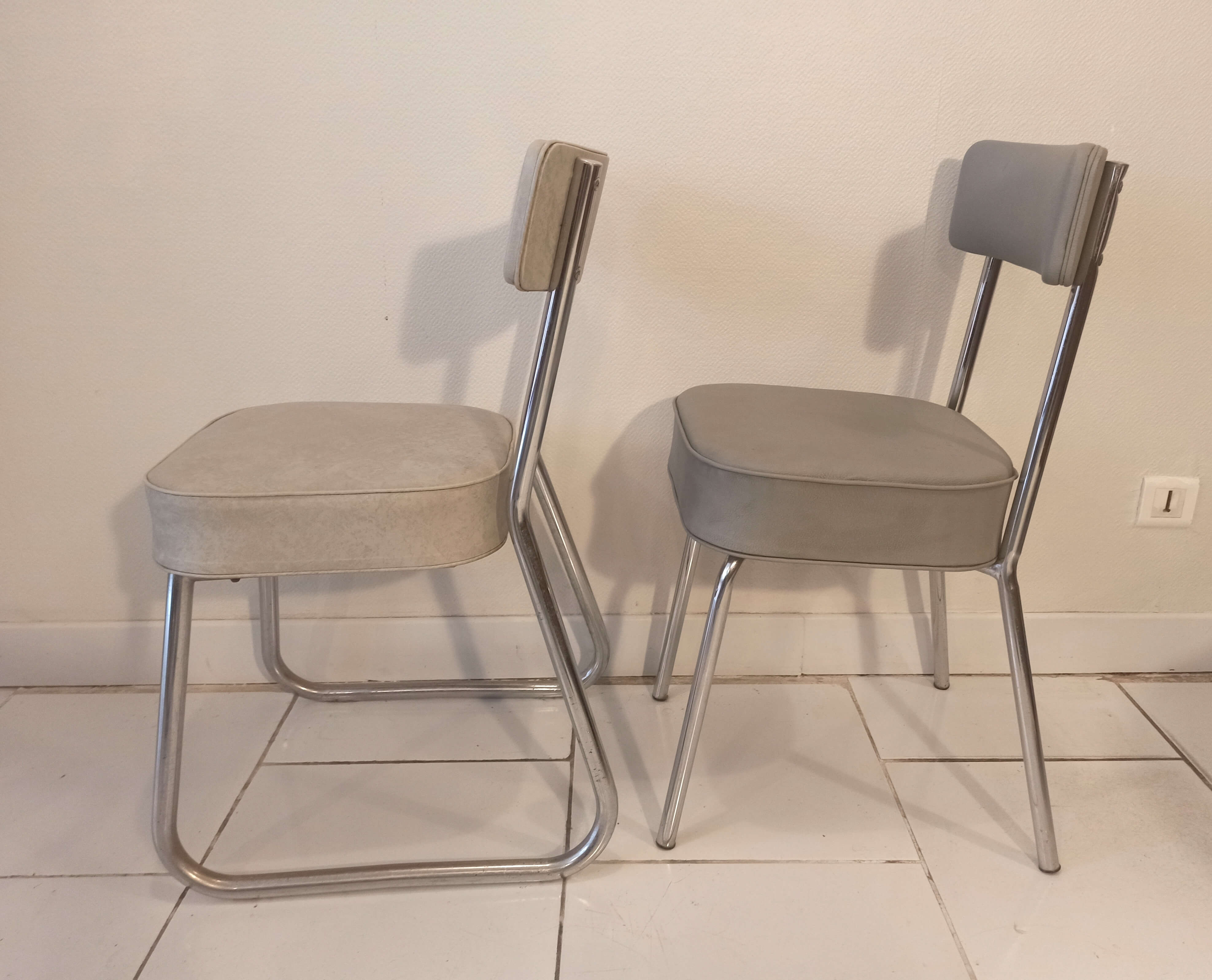 Pair of vintage gray Ronéo chairs