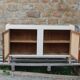 Buffet / enfilade vintage rénové blanc cassé & cannage