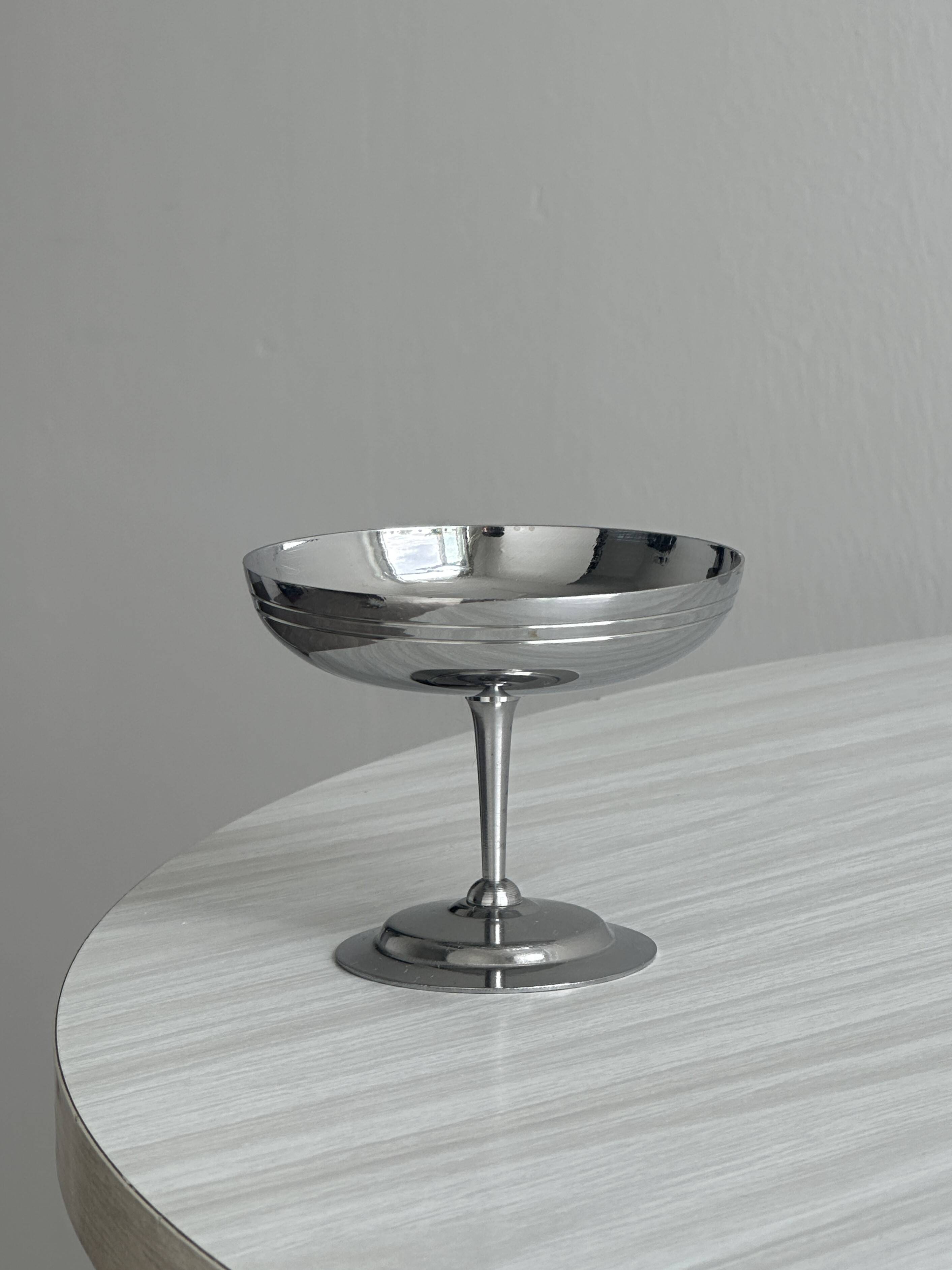 6 vintage stainless steel dessert bowls