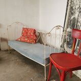 Bed, wrought iron bench