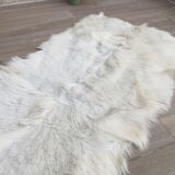 Vintage white skin carpet - 60 x 125cm