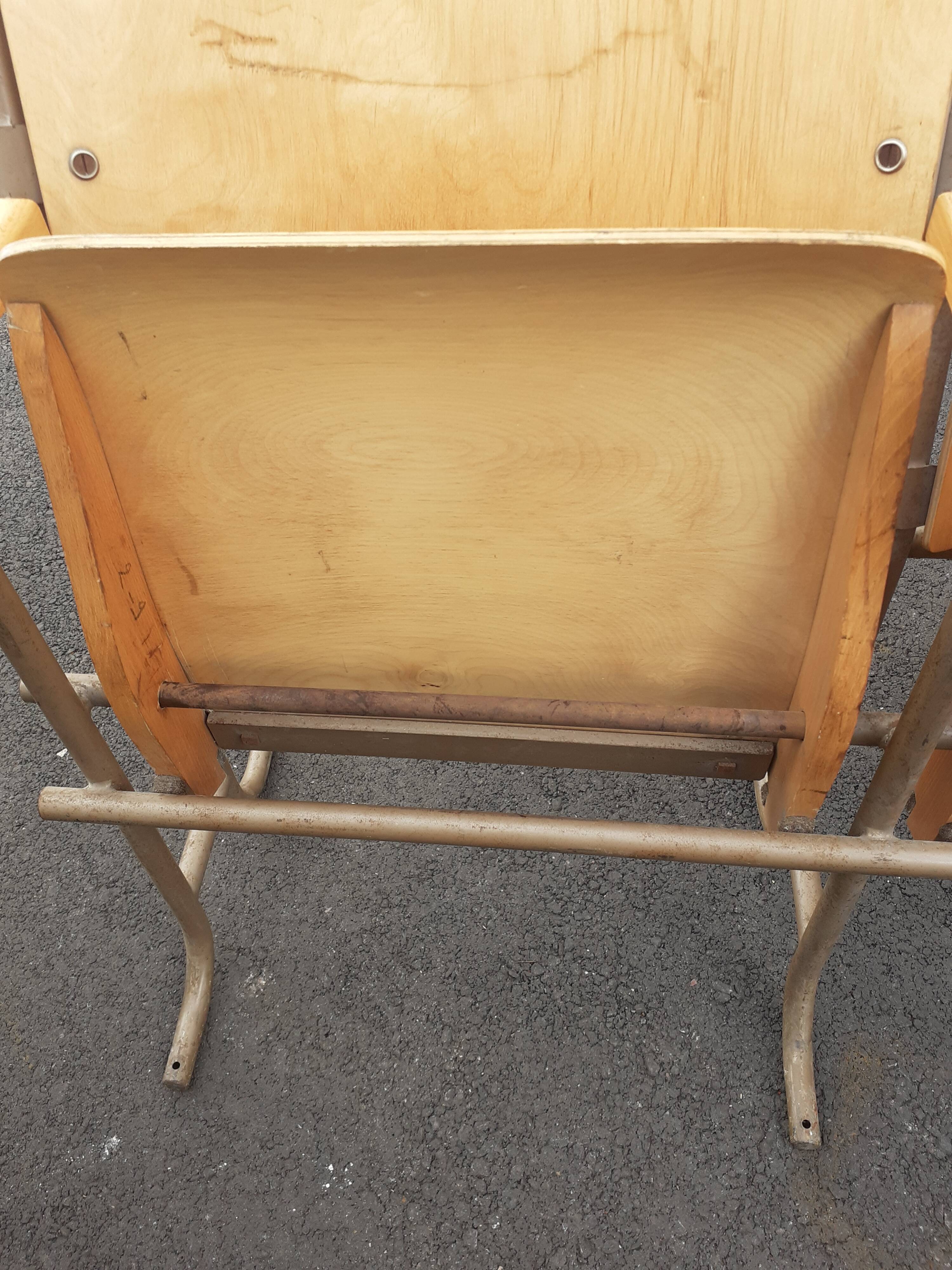 Wheelchair cinema theatre strapontin