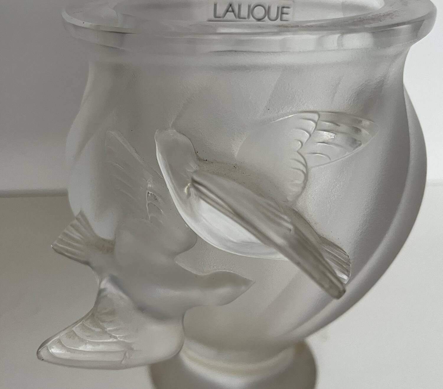 Vase en cristal dépoli Lalique