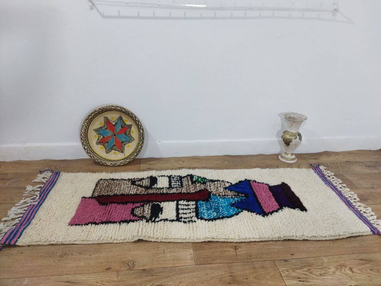 Handcrafted moroccan berber rug 172 x 65 cm