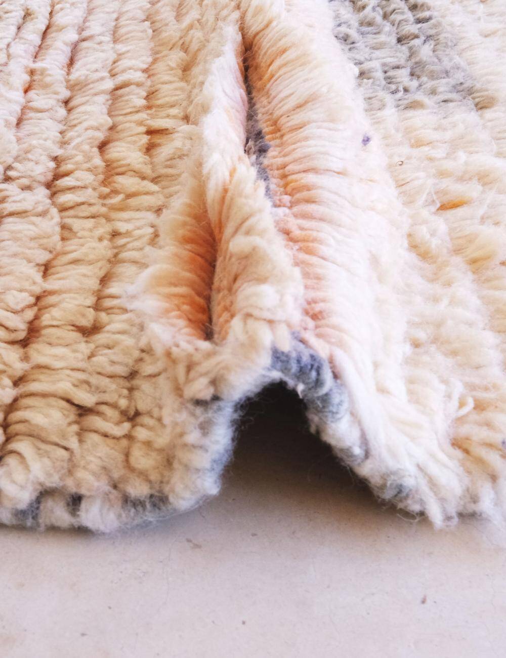 Contemporary neutral tones rug - 278 x 176 cm