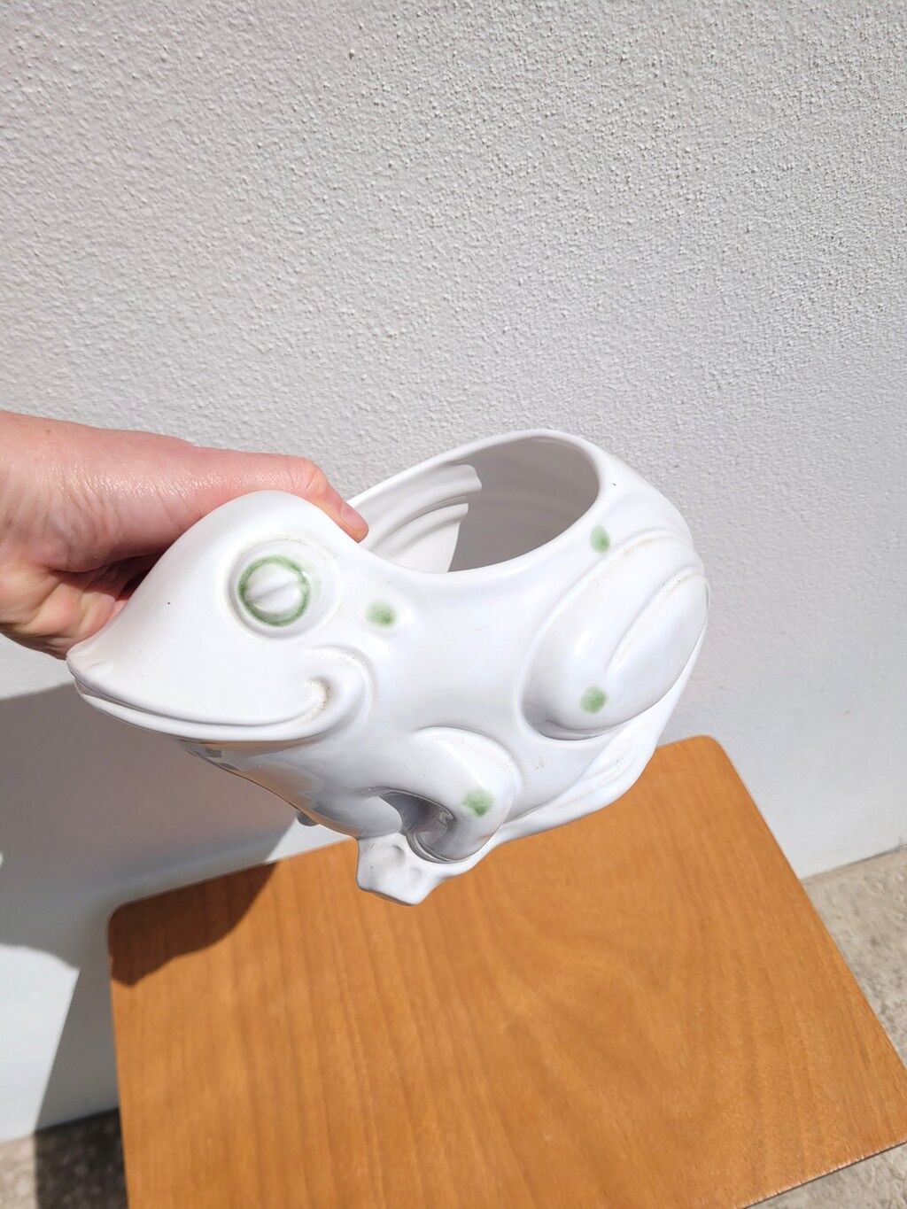 Ceramic frog cache-pot Italy