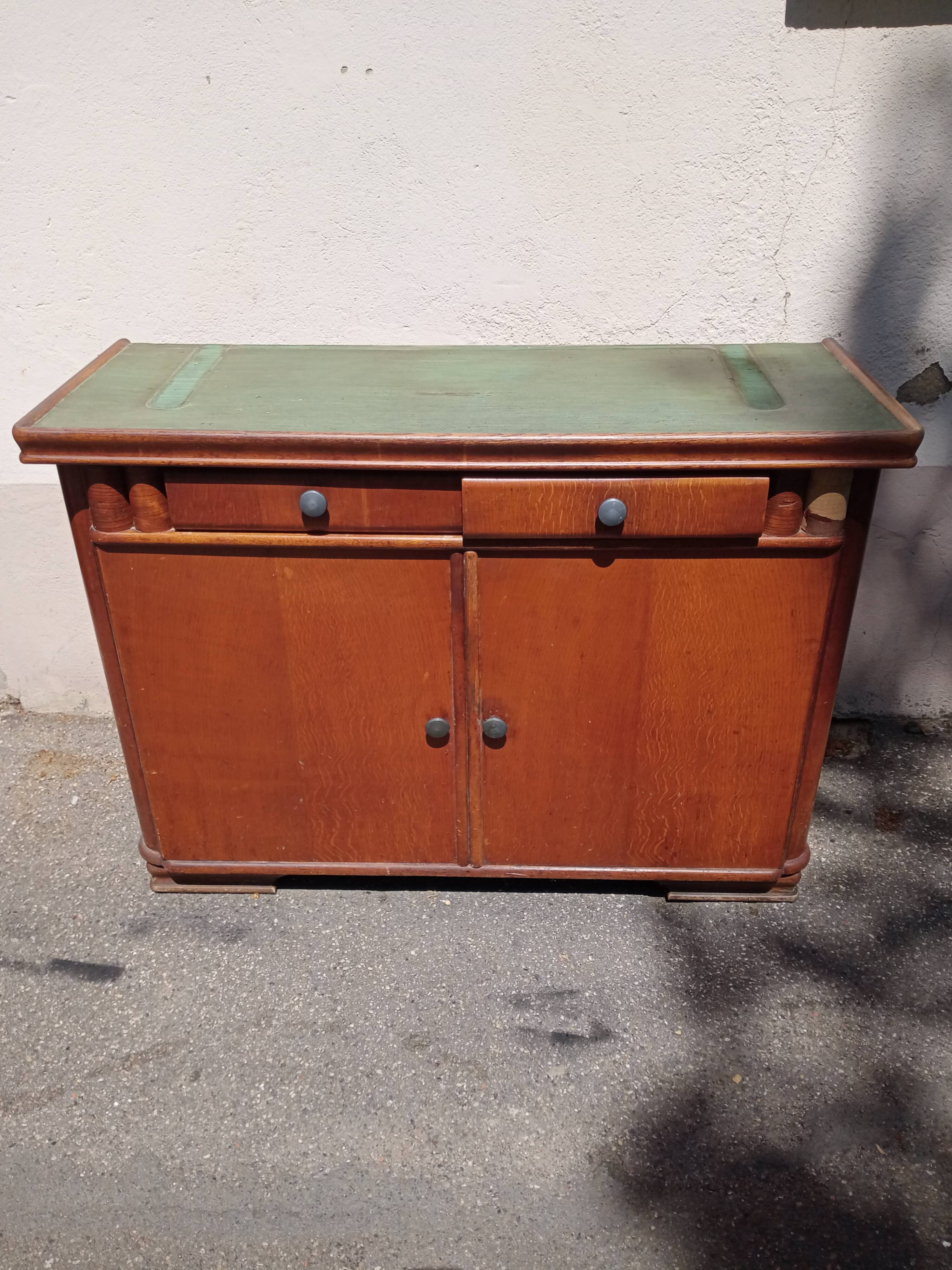 Buffet "Mado" cuisine vintage
