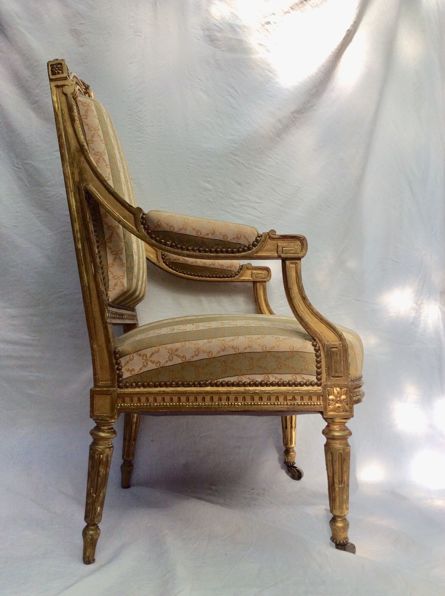 Queen's chair in gilded wood Louis XVI style