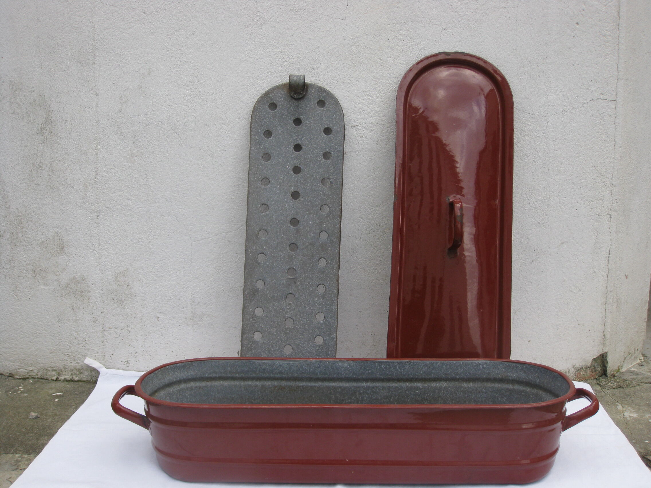 Poissonnière enameled metal