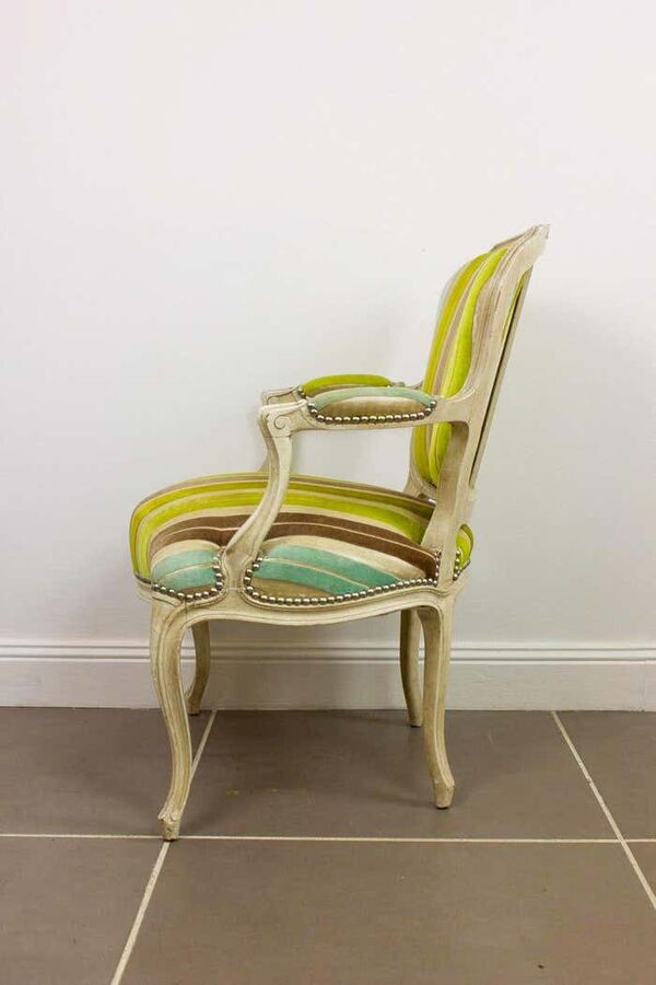 Fauteuil en velours gaufré de style Louis XV - vers 1950 France