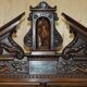 Cabinet Louis XIII revival en noyer et marbre sculpté