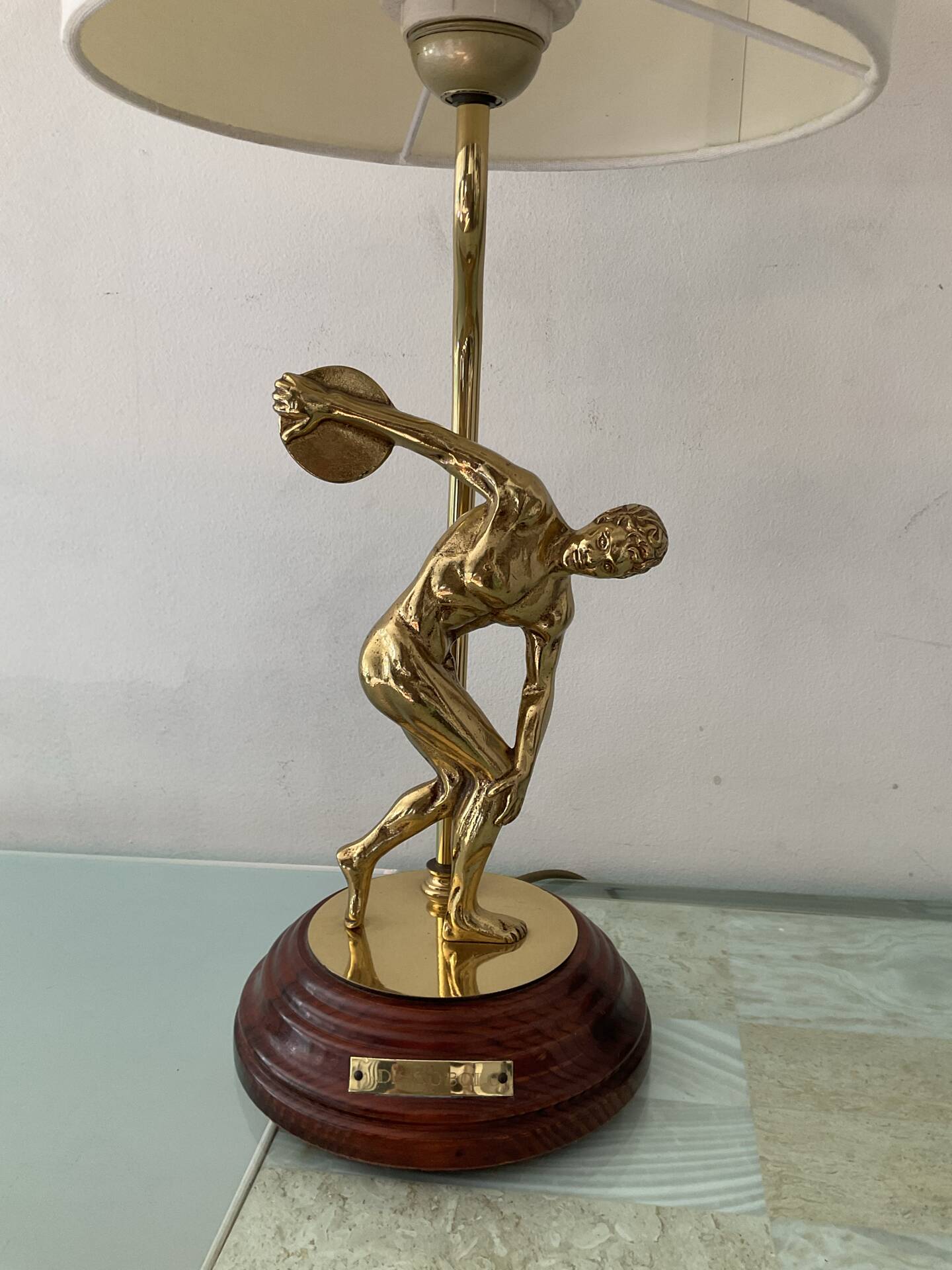 Vintage Peris Andreu lamp in bronze and wood from the 1970s.