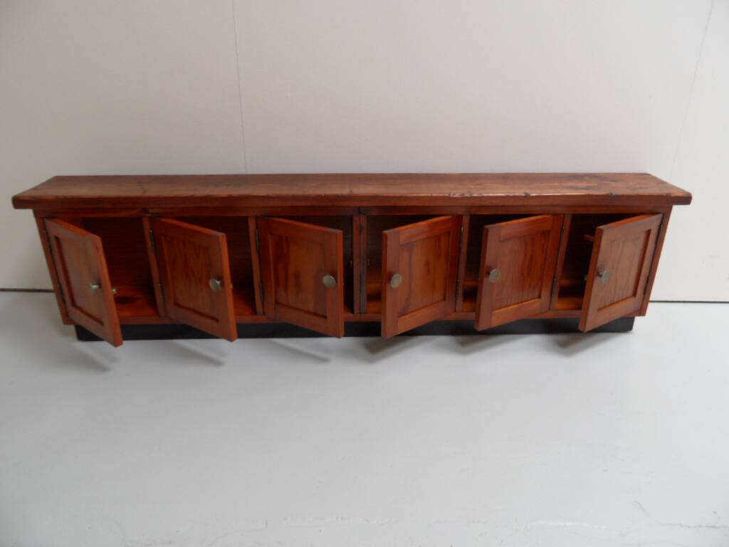 Buffet vintage avec 6 portes
